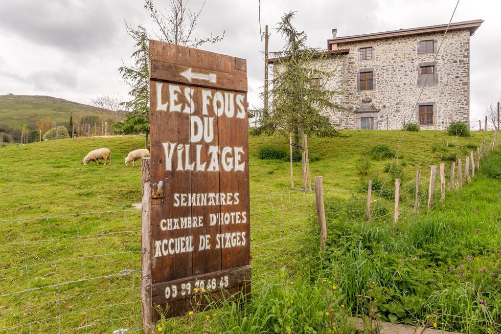 Saint-Esteben Les Fous Du Village المظهر الخارجي الصورة