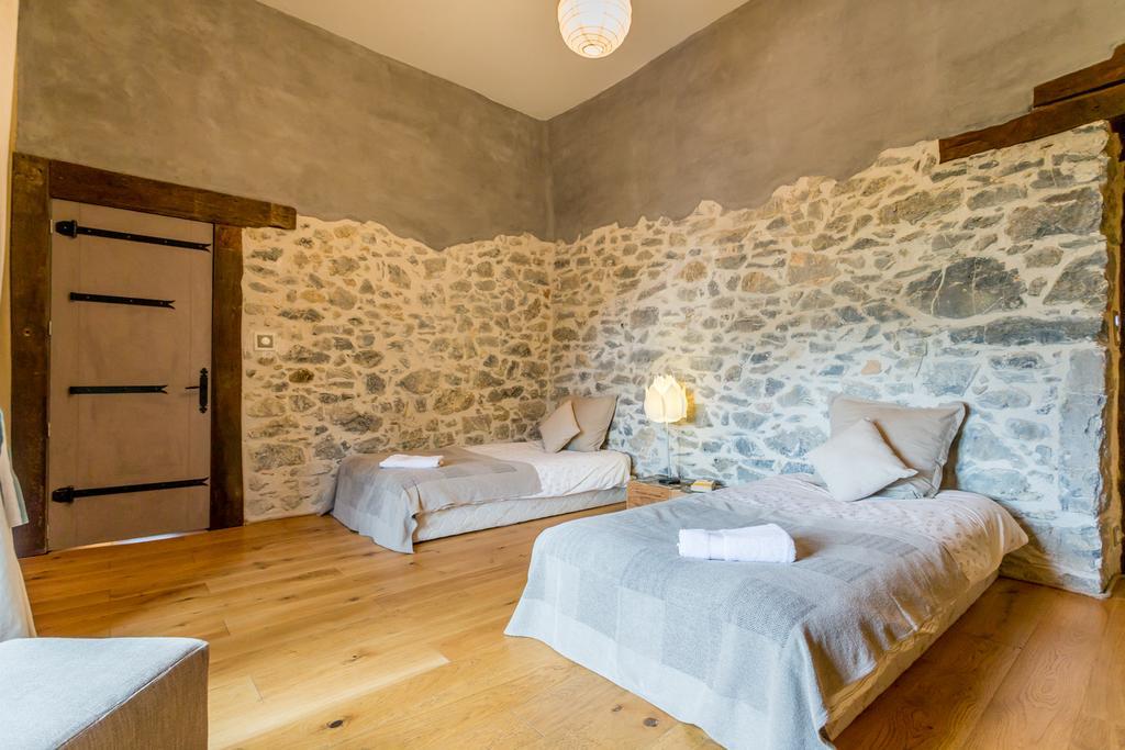 Saint-Esteben Les Fous Du Village المظهر الخارجي الصورة
